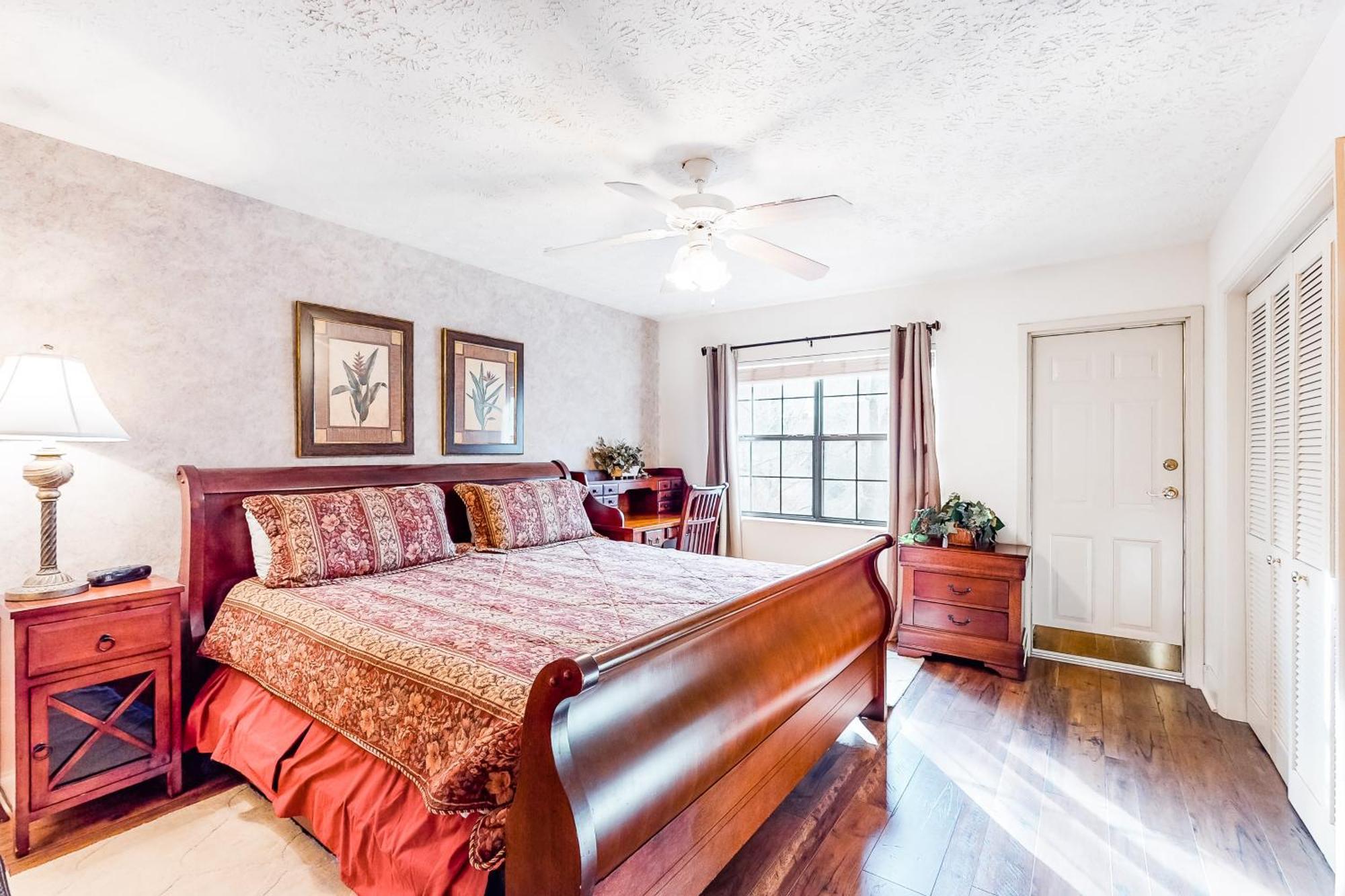 Riverside Escape & Roaring Romance Gatlinburg Room photo
