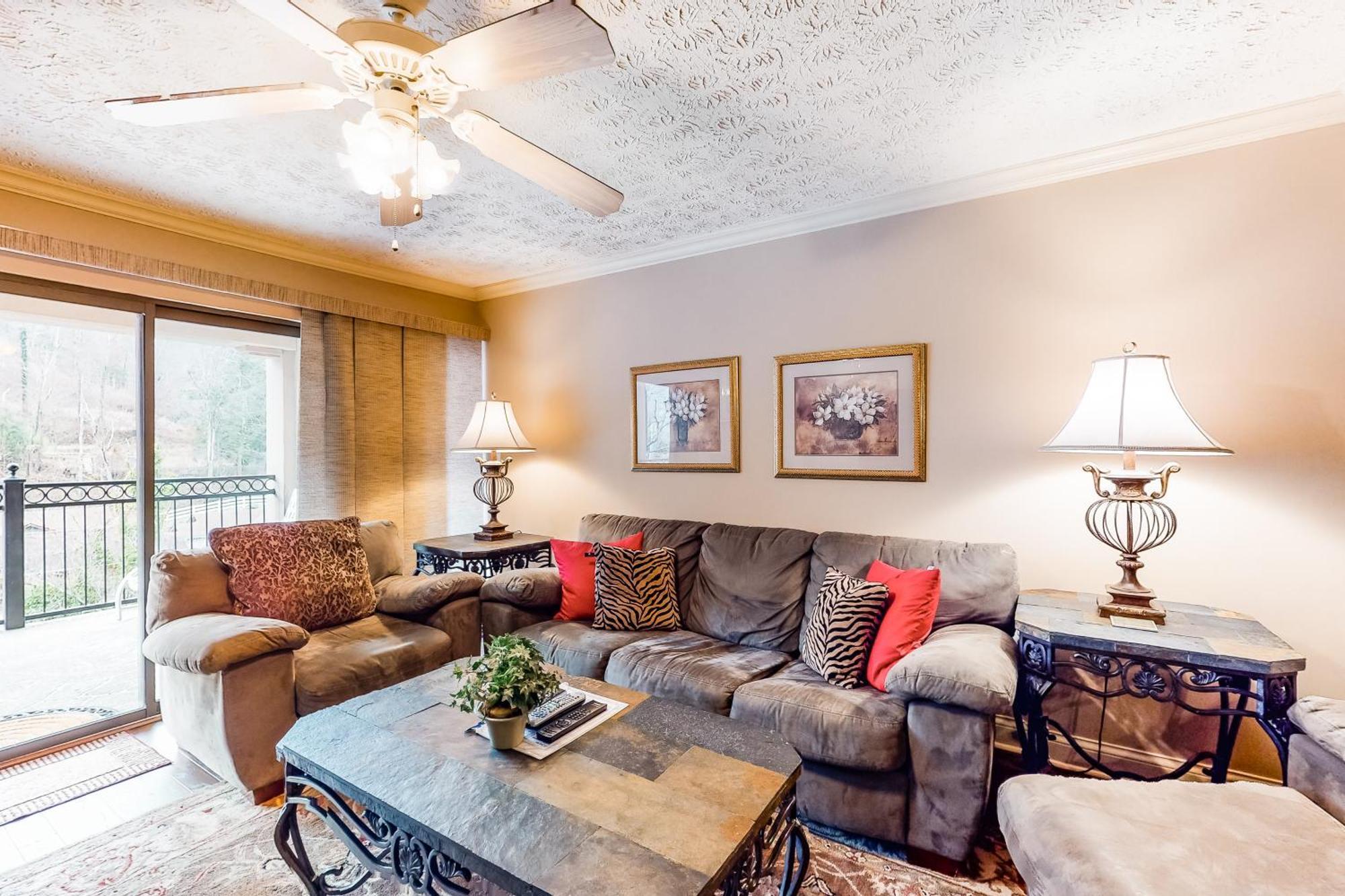 Riverside Escape & Roaring Romance Gatlinburg Room photo