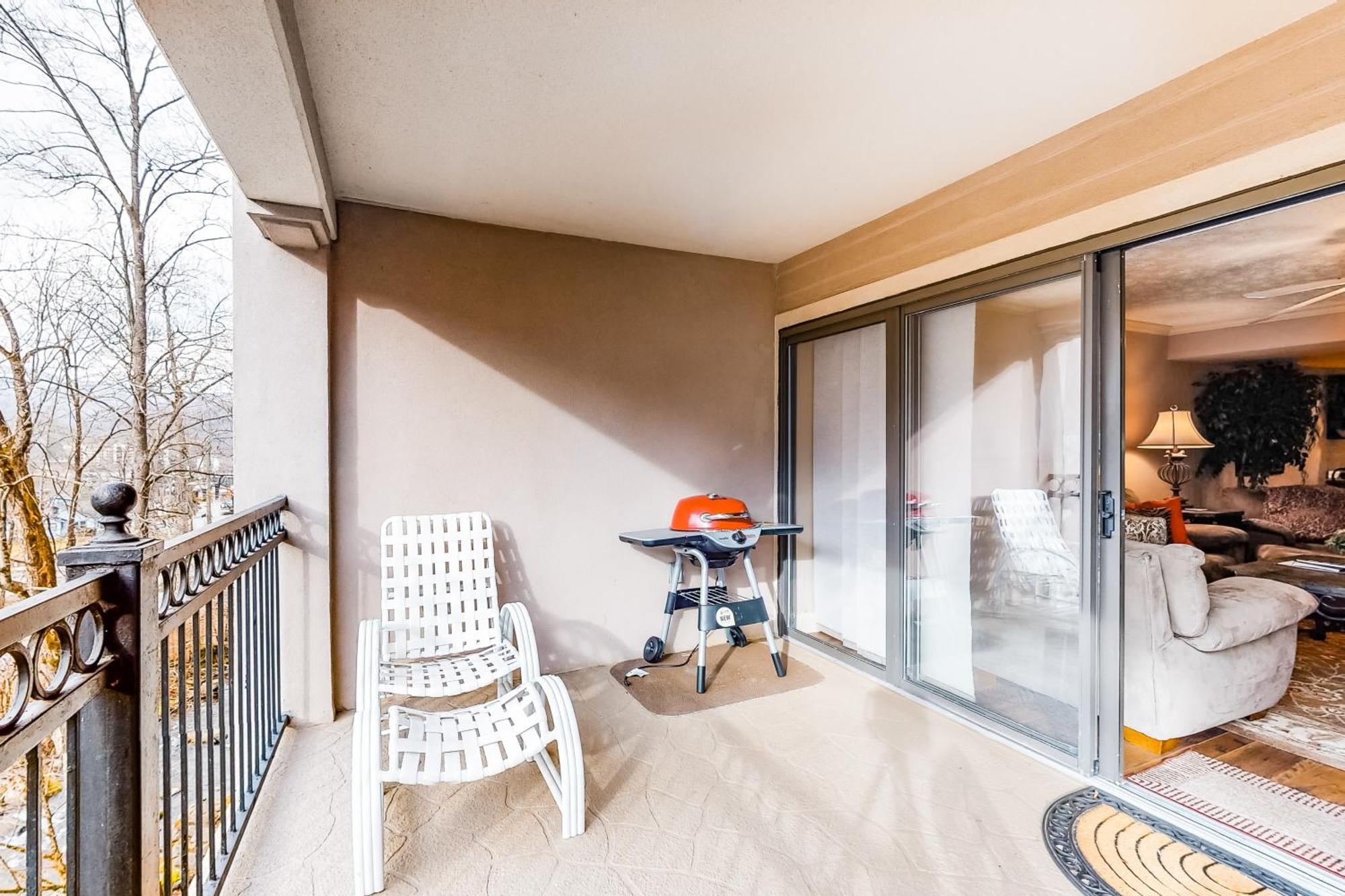 Riverside Escape & Roaring Romance Gatlinburg Room photo